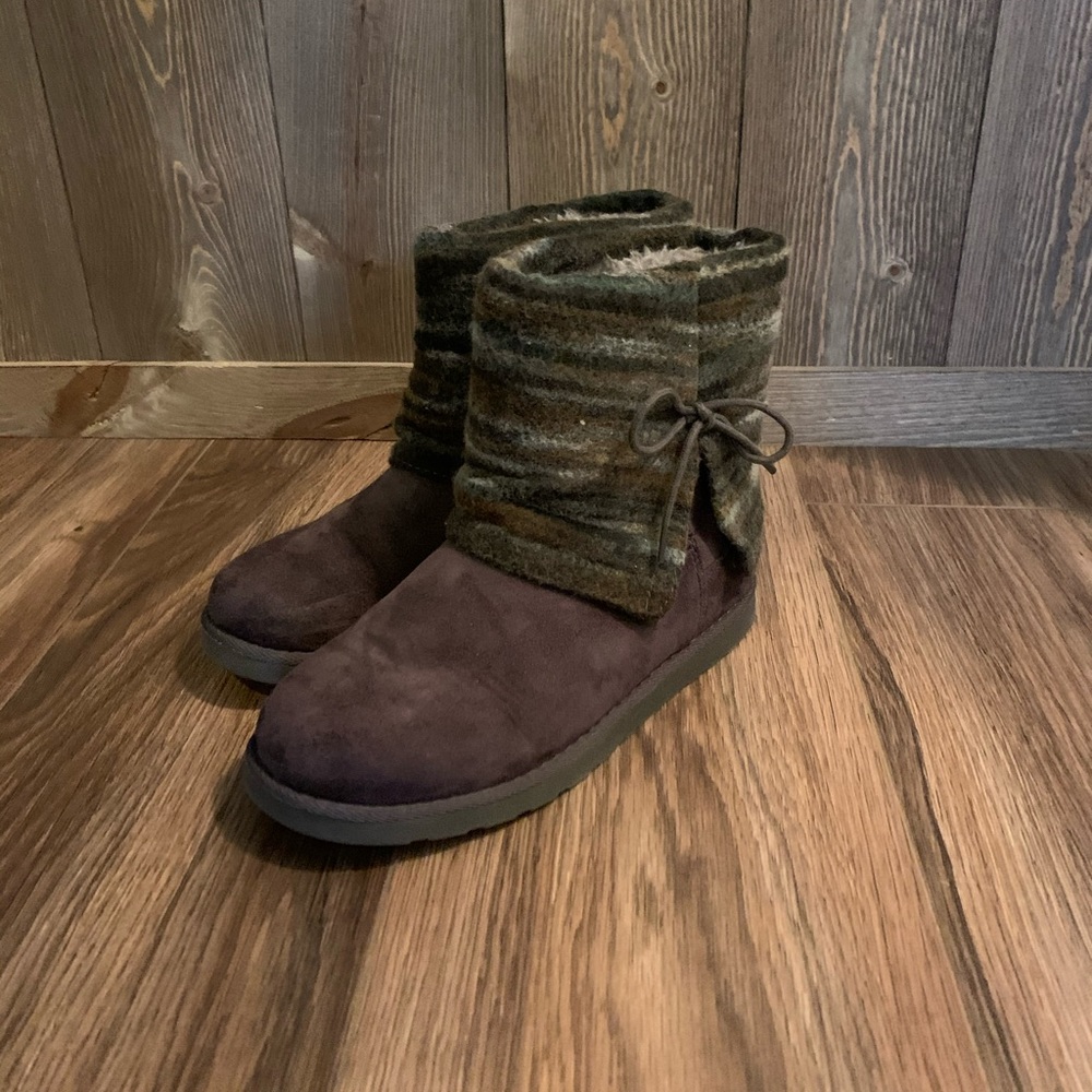 Winter Boots with Sweater Detail